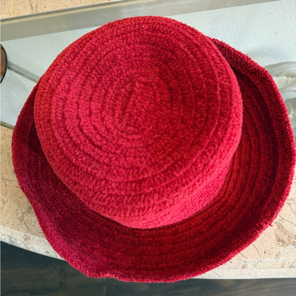 Betmar Beautiful Vibrant Red Hat
